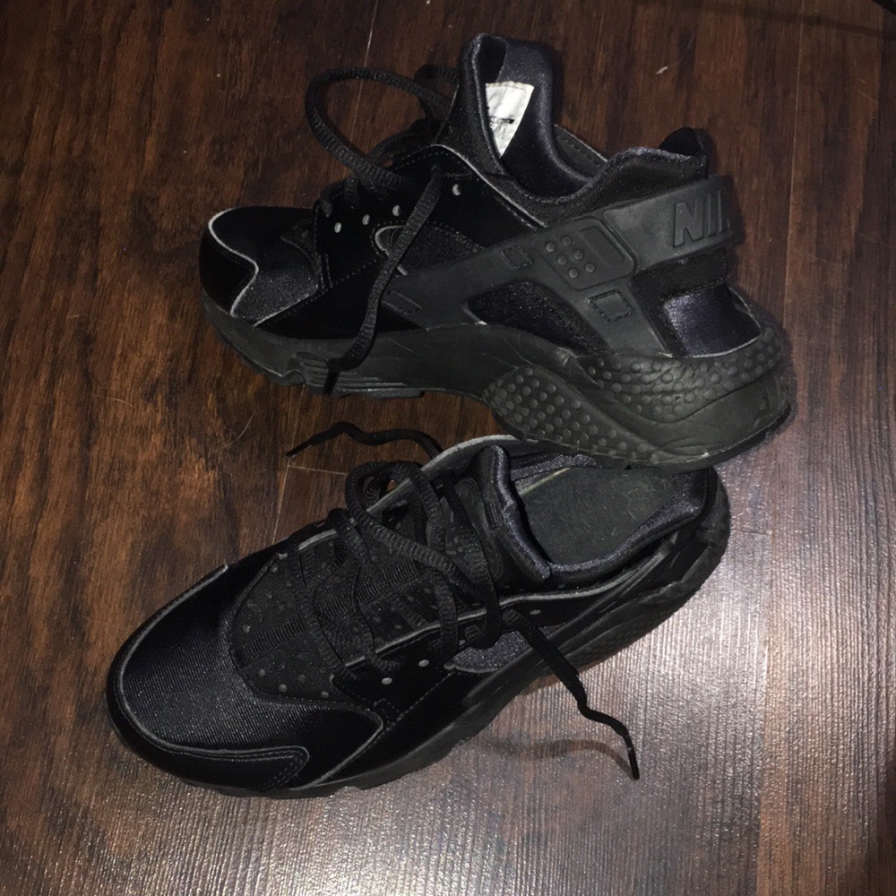 Black huaraches